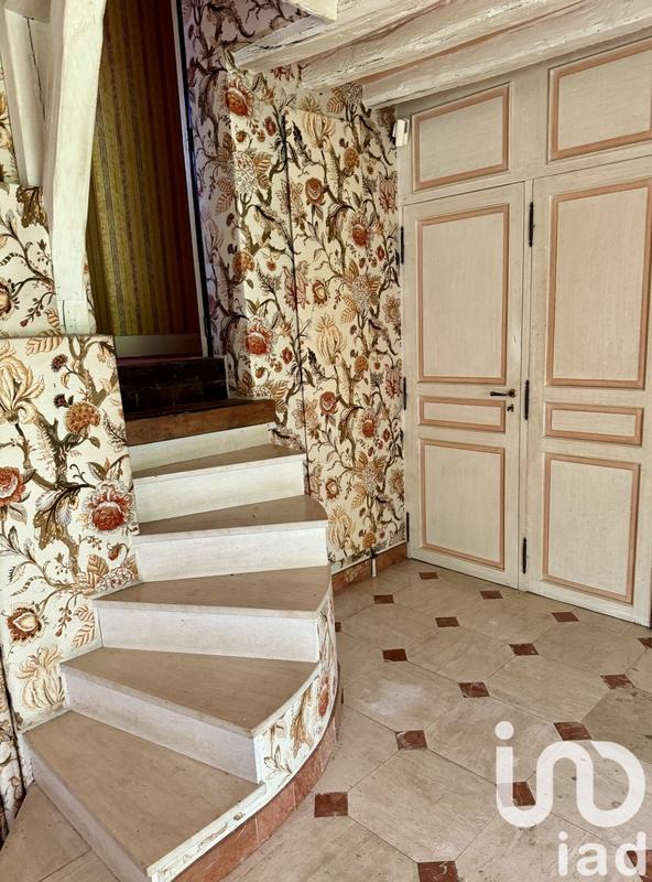 Maison - 930 m² - 20 pièces