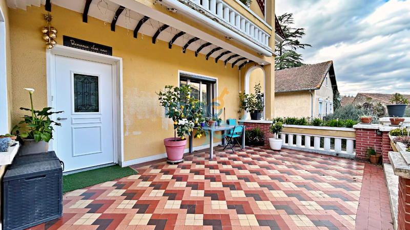 Maison - 310 m² - 11 pièces