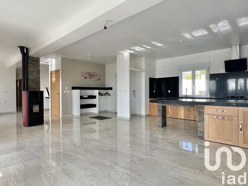 Maison - 200 m² - 8 pièces