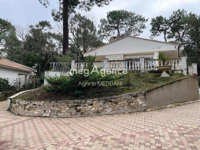 Maison - 178 m² - 10 pièces