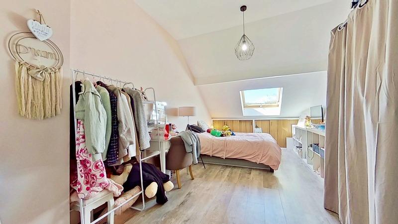 Maison - 236 m² - 8 pièces