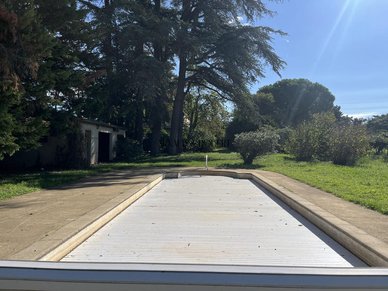Bastide - 300 m² - 1 pièce