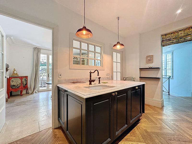 Villa - 230 m² - 6 pièces