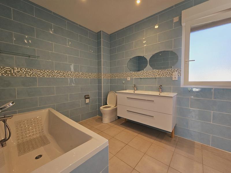 Maison traditionnelle - 180 m² - 6 pièces