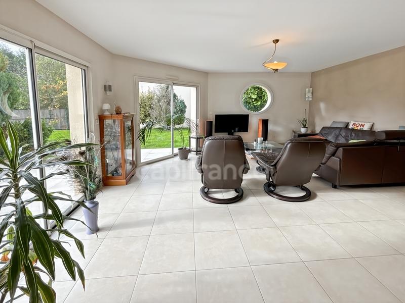 Maison - 214 m² - 7 pièces