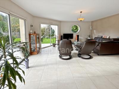 Maison - 214 m² - 7 pièces