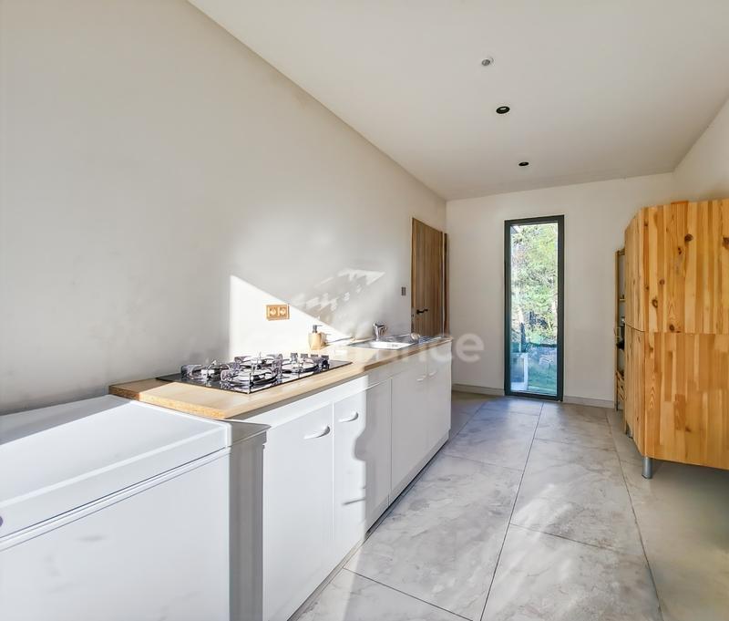 Maison - 225 m² - 7 pièces