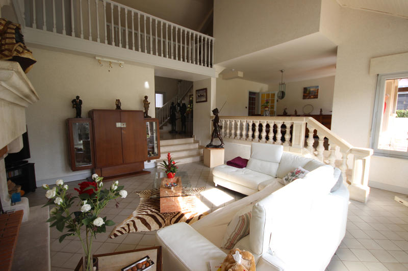 Maison - 234 m² - 7 pièces