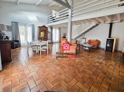 Maison - 225 m² - 8 pièces
