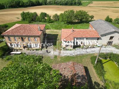 Propriété - 350 m² - 10 pièces