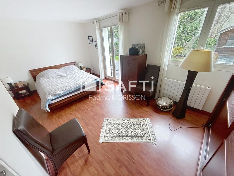 Maison - 207 m² - 7 pièces