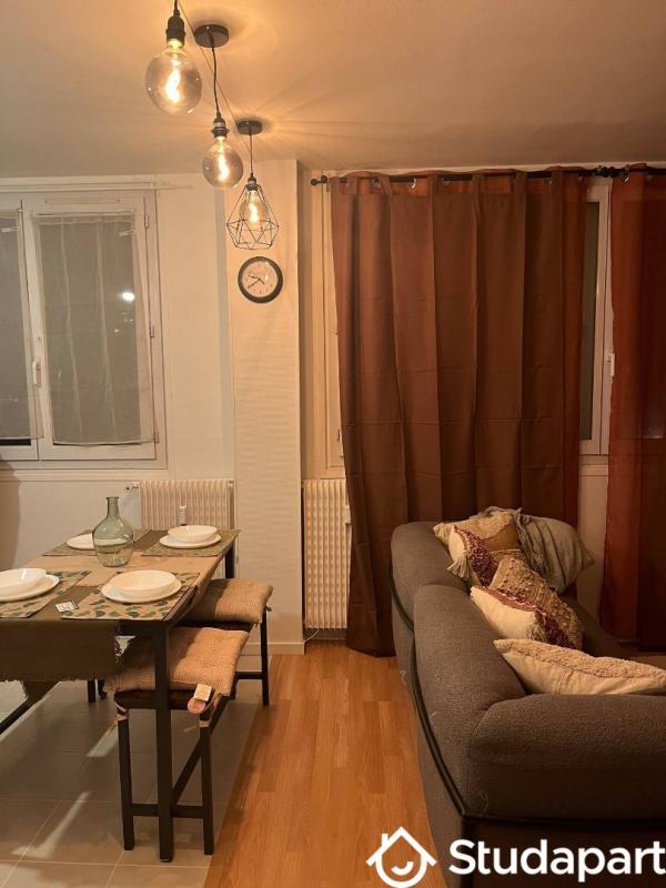 Chambre - 10 m² - 1 pièce