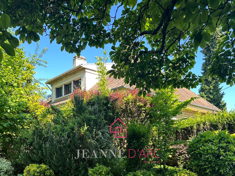 Maison - 219 m² - 7 pièces