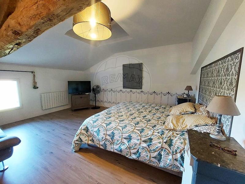 Maison - 250 m² - 7 pièces