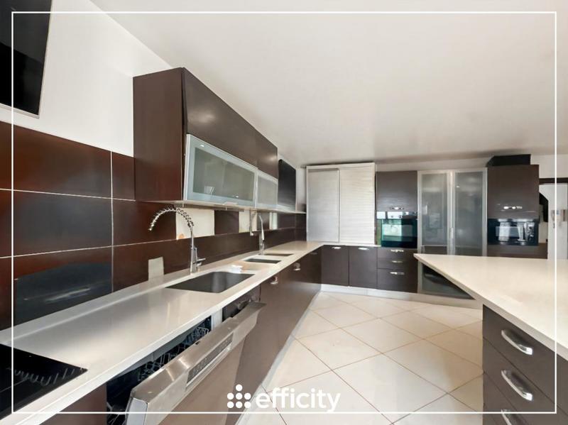 Pavillon - 223 m² - 12 pièces