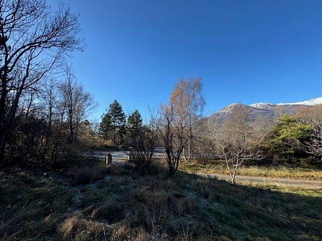 Terrain constructible - 717 m²