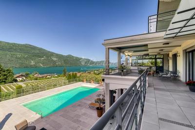 Maison - 452 m² - 12 pièces