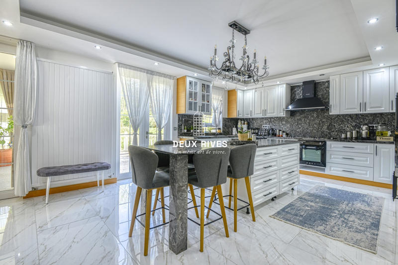 Maison - 550 m² - 7 pièces