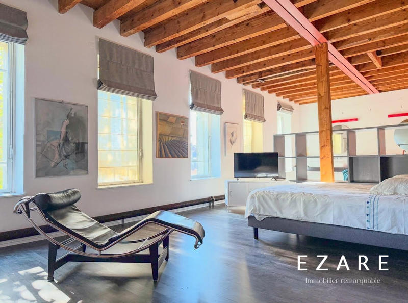 Maison - 596 m² - 9 pièces