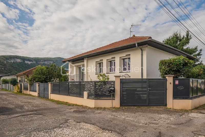 Villa - 223 m² - 5 pièces