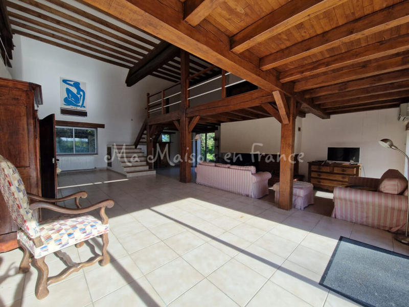 Propriété - 417 m² - 11 pièces