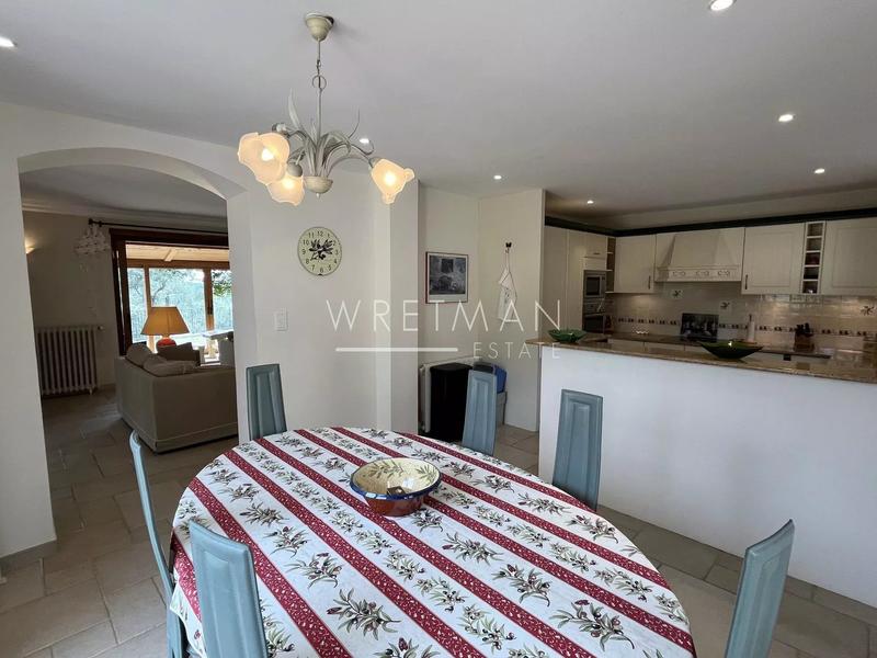 Villa - 185 m² - 8 pièces