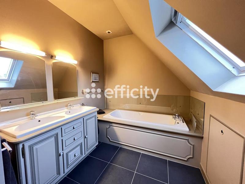 Maison - 447 m² - 12 pièces