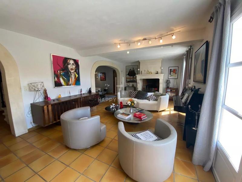 Propriété - 198 m² - 7 pièces