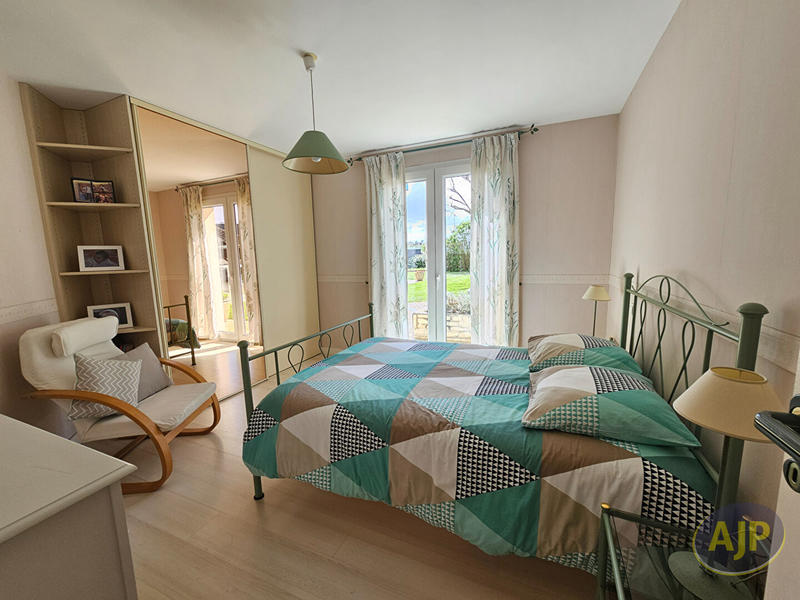 Maison - 240 m² - 6 pièces