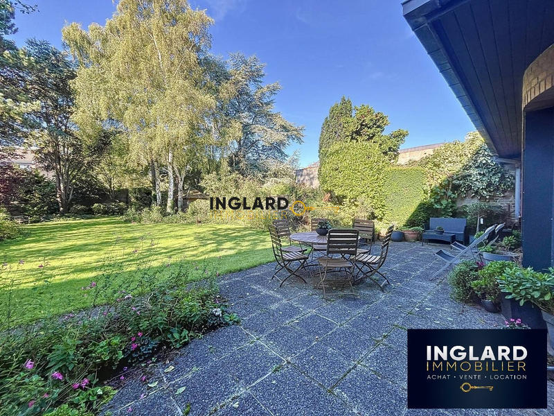 Maison - 243 m² - 10 pièces