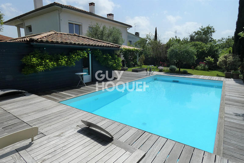 Maison - 234 m² - 7 pièces