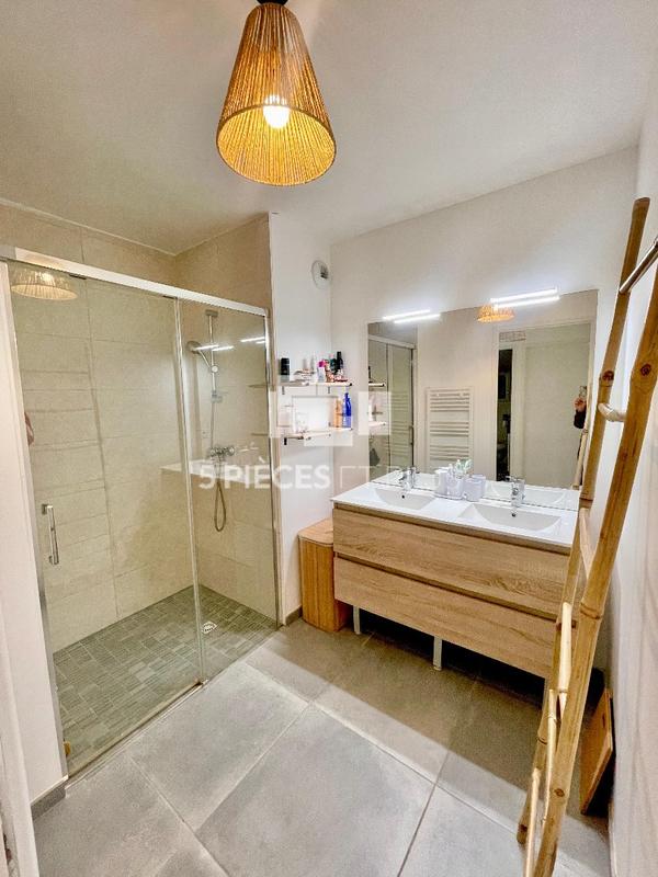 Appartement sur toit - 70 m² - 3 pièces