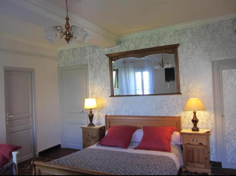 Maison - 256 m² - 9 pièces