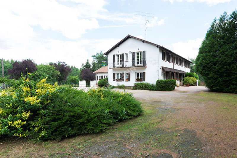 Maison - 720 m² - 12 pièces