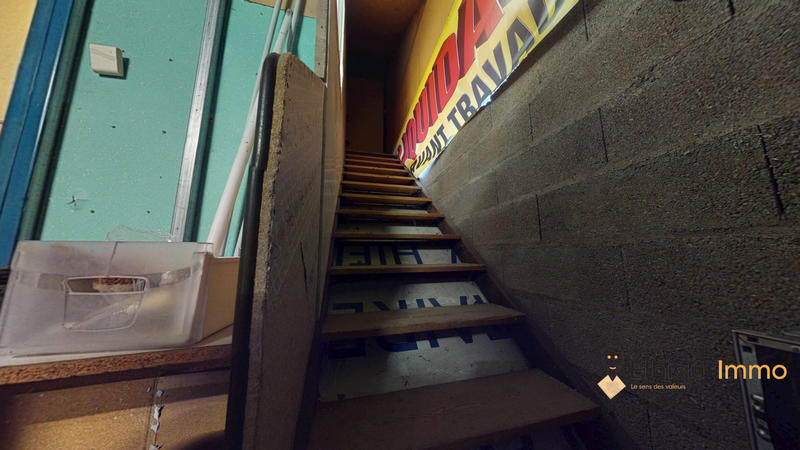 Local commercial - 839 m² - 6 pièces