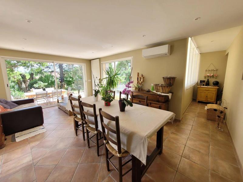 Villa - 207 m² - 9 pièces