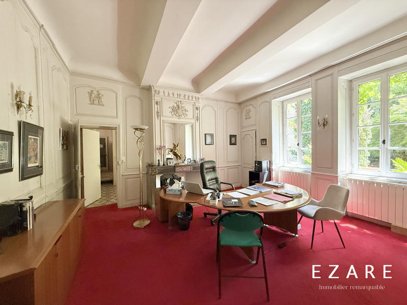 Maison - 470 m² - 15 pièces