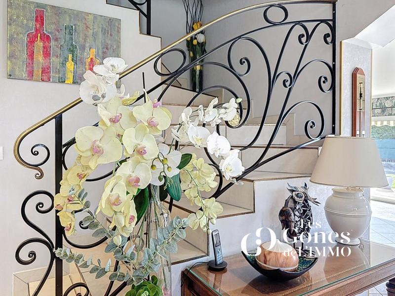 Propriété - 220 m² - 7 pièces