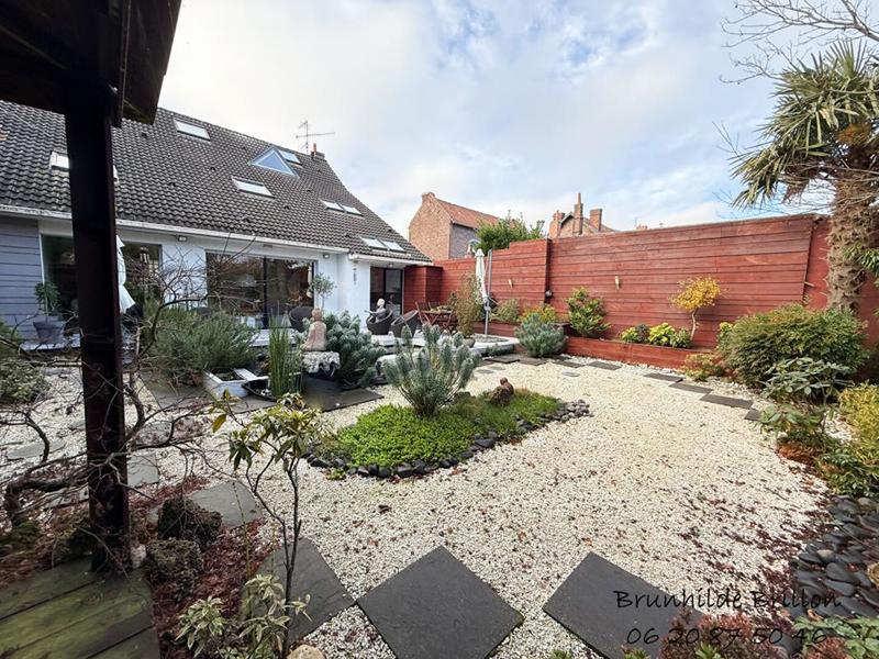 Maison - 205 m² - 10 pièces