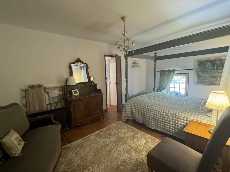 Maison - 235 m² - 8 pièces