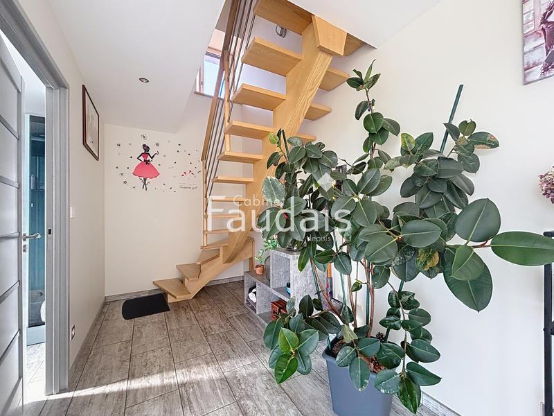 Maison - 246 m² - 8 pièces