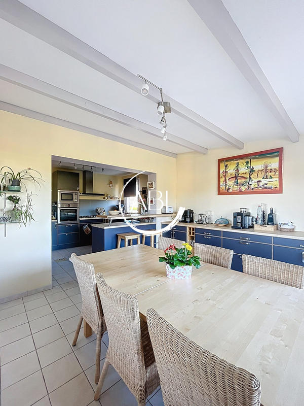 Maison - 201 m² - 9 pièces