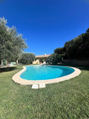 Maison - 208 m² - 7 pièces