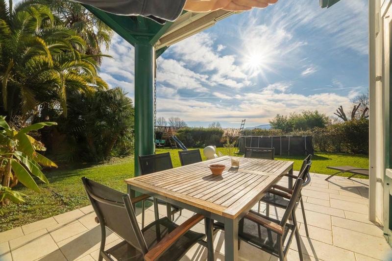 Maison - 240 m² - 6 pièces