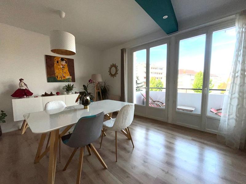 Appartement - 90 m² - 4 pièces