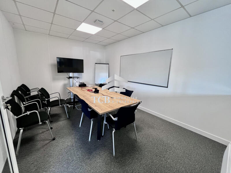 Local d'activités - 383 m²