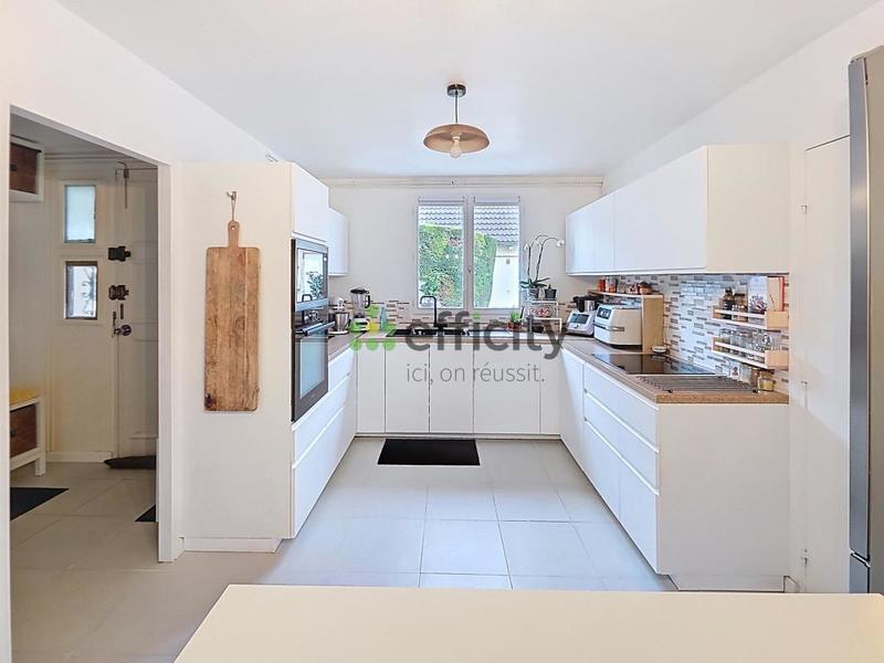 Pavillon - 200 m² - 7 pièces