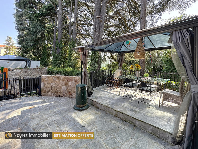 Maison - 300 m² - 10 pièces