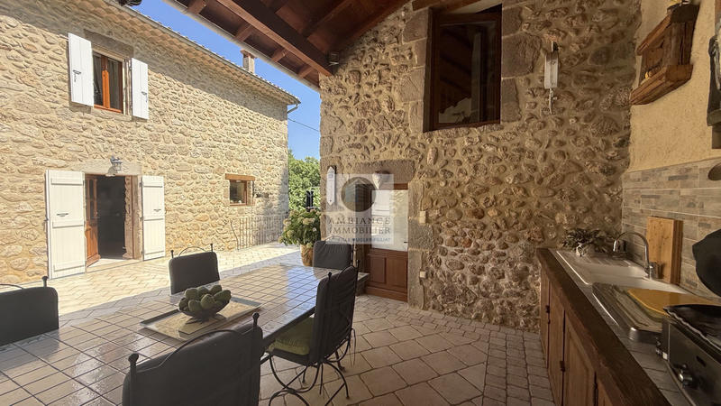 Maison - 218 m² - 7 pièces