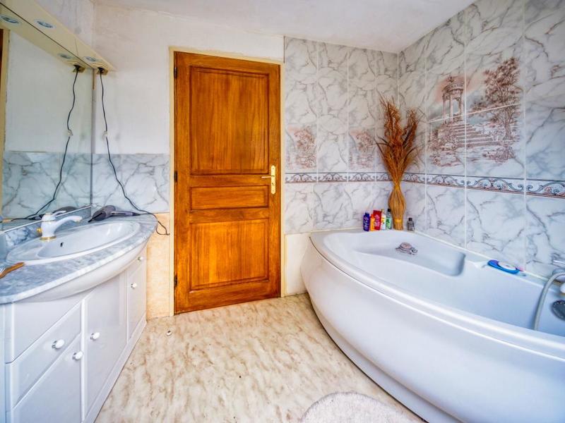 Pavillon - 210 m² - 7 pièces